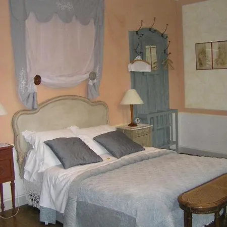 Aux Raisins Verts Bed & Breakfast 3*